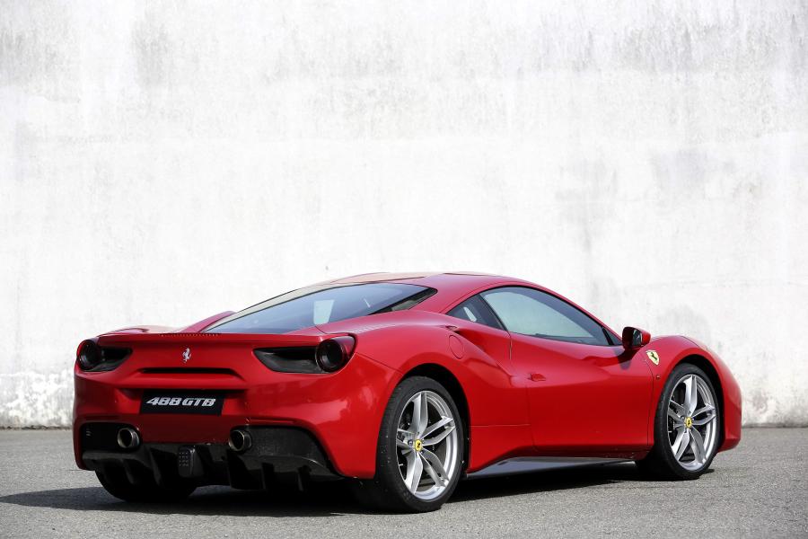  Ferrari 488 GTB 2015 года  (фото 26 из 31)